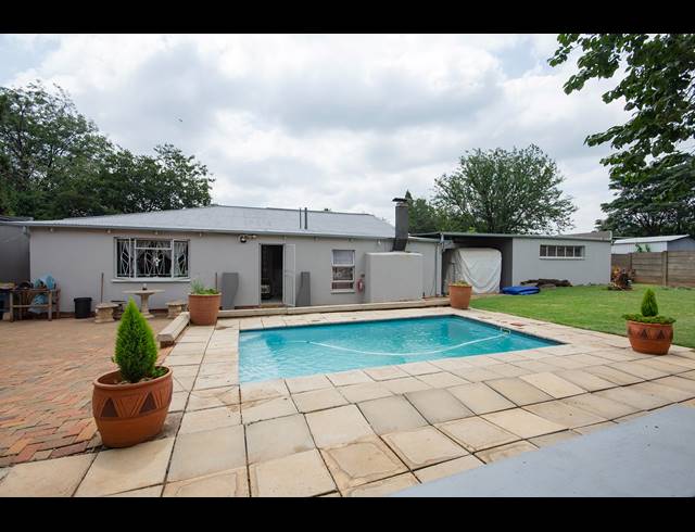 3 BEDROOM HOUSE FOR SALE IN RENSBURG
